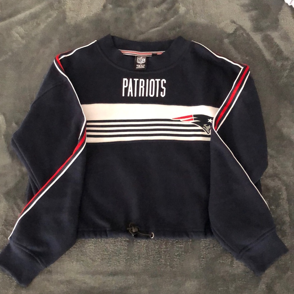 Patriots Team Apparel Pull Tie Crop Sweatshirt